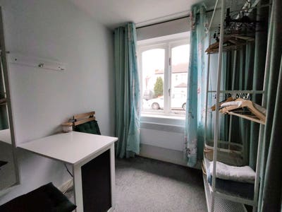 Lovely room in bungalow with garden Main Photo