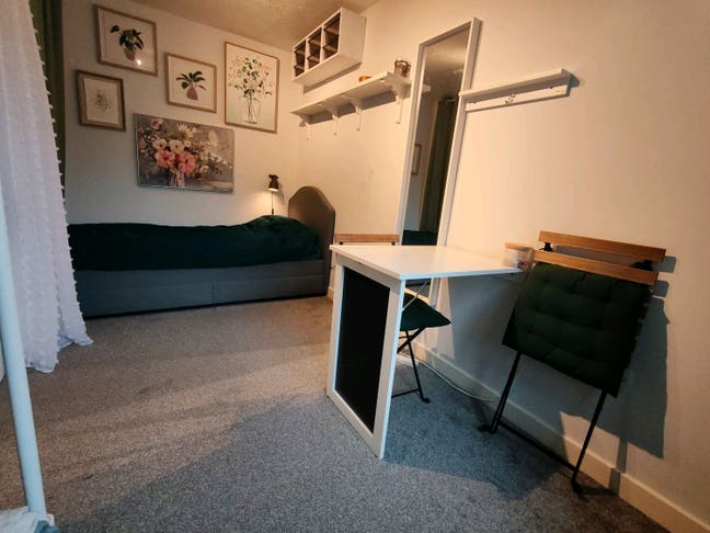 Peaceful room by River Pool, 11 mins to Ldn Bridge Main Photo