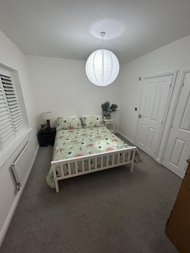 Lovely double en-suite next to hospital Main Photo