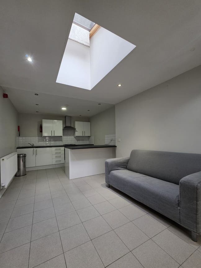 Spacious 2 Bed Flat in Penylan with bills included Main Photo