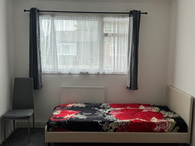 Double and sharing room available to rent Main Photo