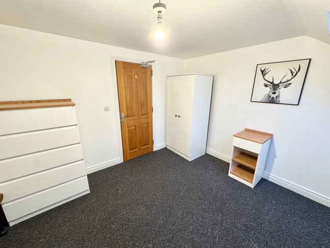 Large double room Lisburn centre bills inc Main Photo