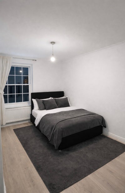 Spacious Double Bedroom to rent in Central Main Photo