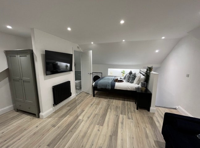 Stunning Renovated Studios in Northampton  Main Photo