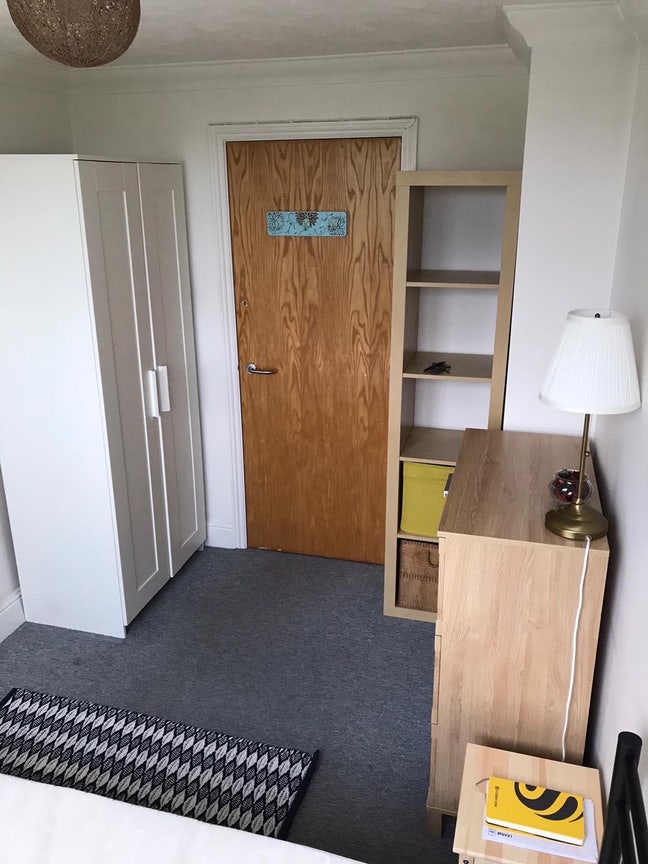 Room to rent Main Photo