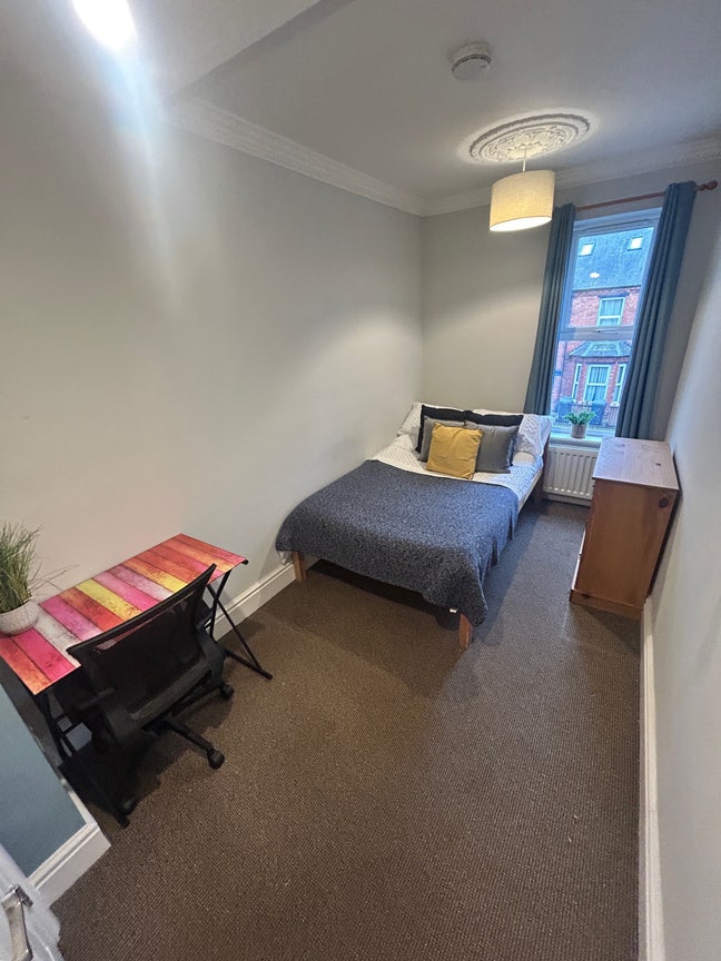 West End | Large Double Rooms | All Bills Included Main Photo