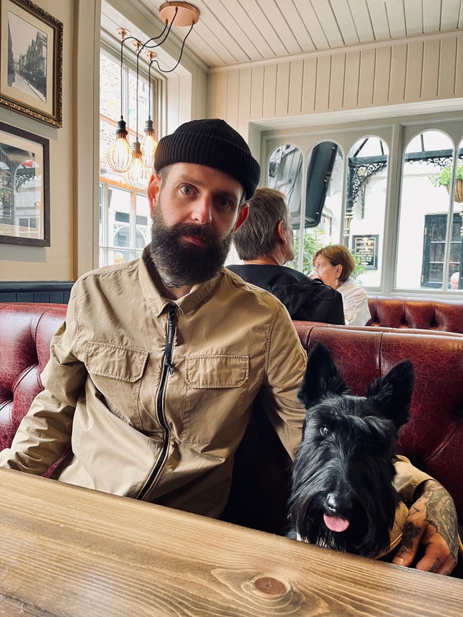 I am a professional male  aged 39 looking for... Main Photo