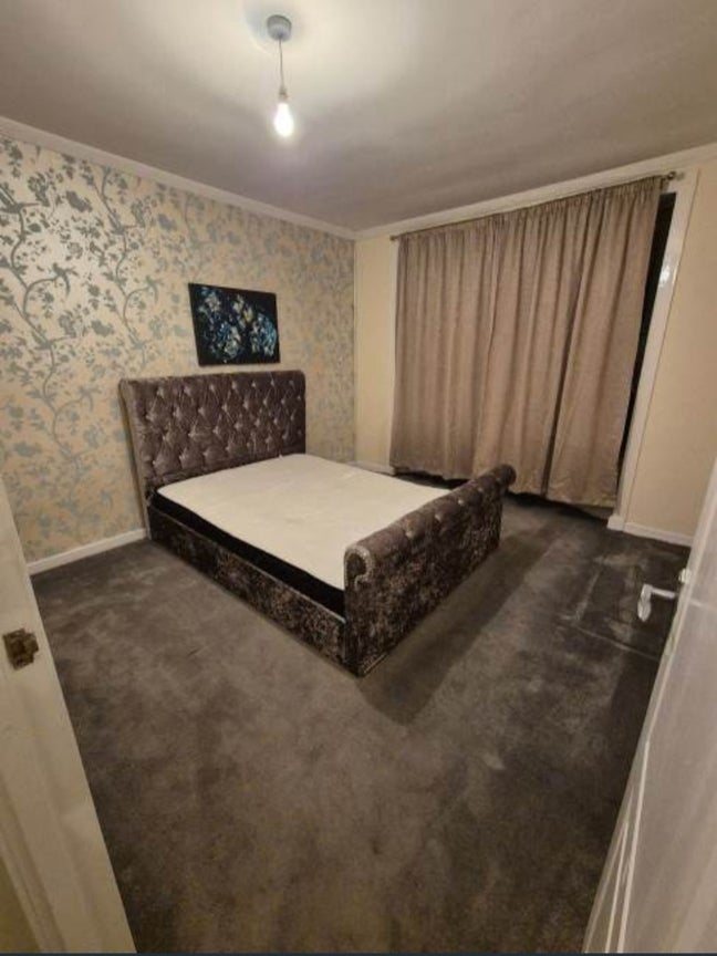 A beautifully furnished very big room in a house  Main Photo