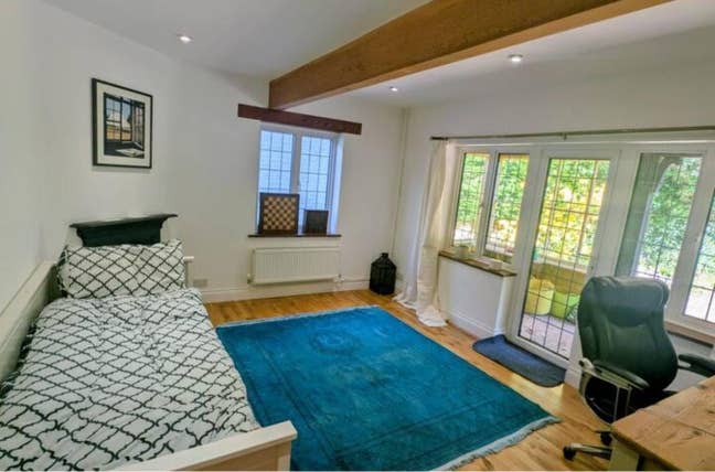 Bright Furnished Double Room  Main Photo