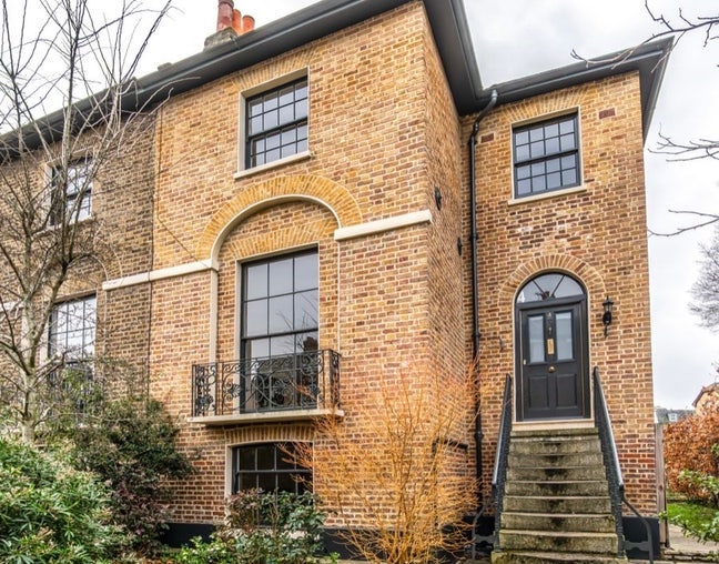 Double room in beautiful grade 2 listed property  Main Photo