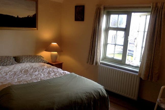 Double bedroom available in well-furnished house Main Photo