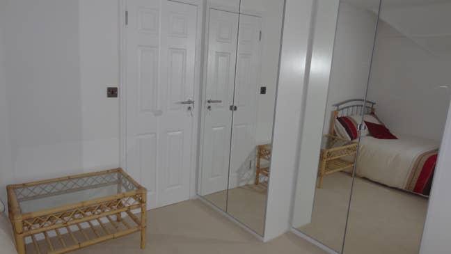 Lovely large room for female Main Photo