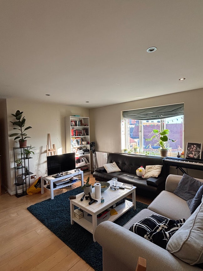 Furnished Flat Acton - 2 Bed 2Bath + Parking  Main Photo