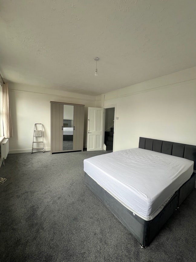 Newly Renovated Rooms To Rent Main Photo