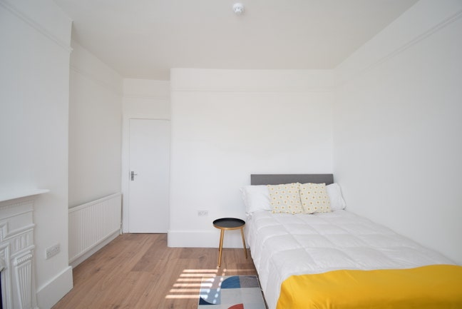 Room Available in a friendly house – Prime Locatio Main Photo