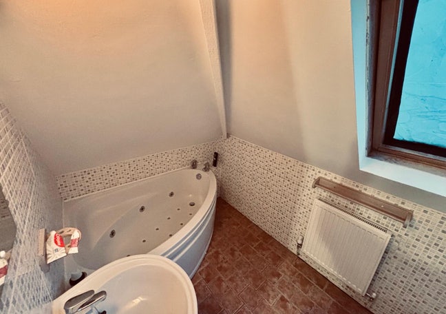 2 double rooms vacant  Main Photo