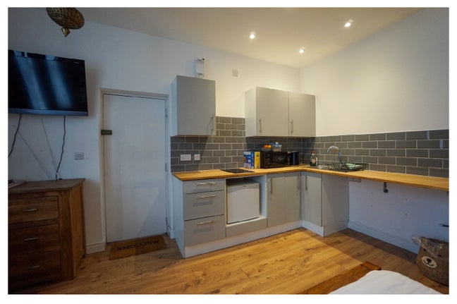 Stylish Studio Apartment Bills Included +Wifi!  Main Photo