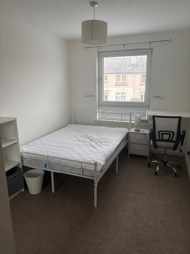 Spacious two bed flat & furnished Main Photo