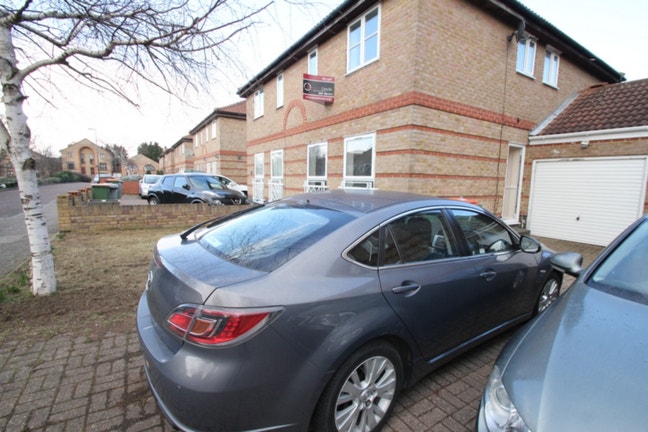 To rent 6 Beryl Avenue Beckton London E6 5JT   Main Photo