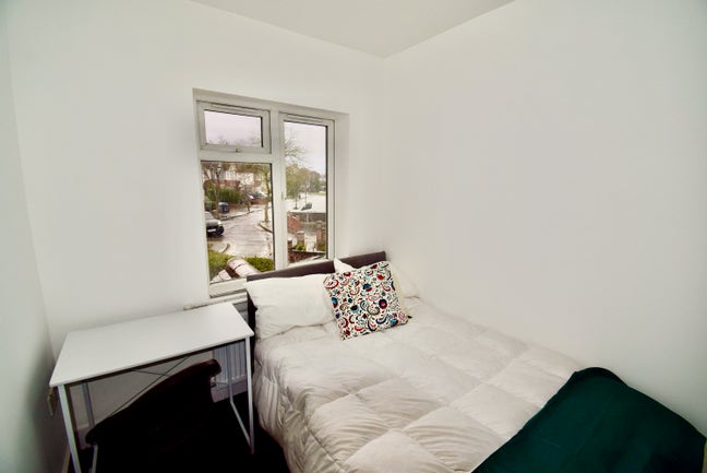 Modern House Share – Great Location & Amenities! Main Photo