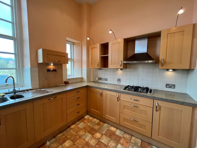 2 bedroom house available in Bristol BS16!! Main Photo