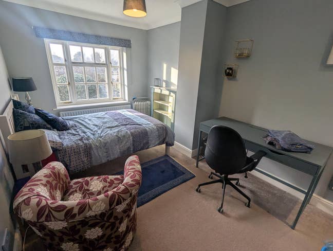 Spacious double room, with parking Main Photo