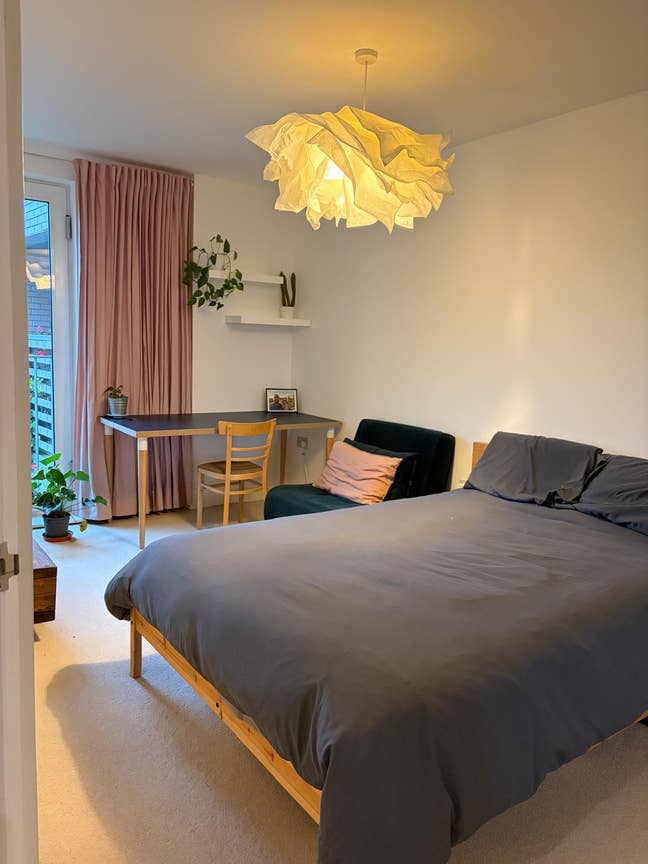 Large double bedroom with lake view Main Photo