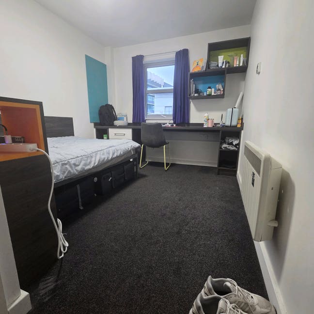  En-suite  Room  Available  at  Mill  Point  -  M1  Main Photo