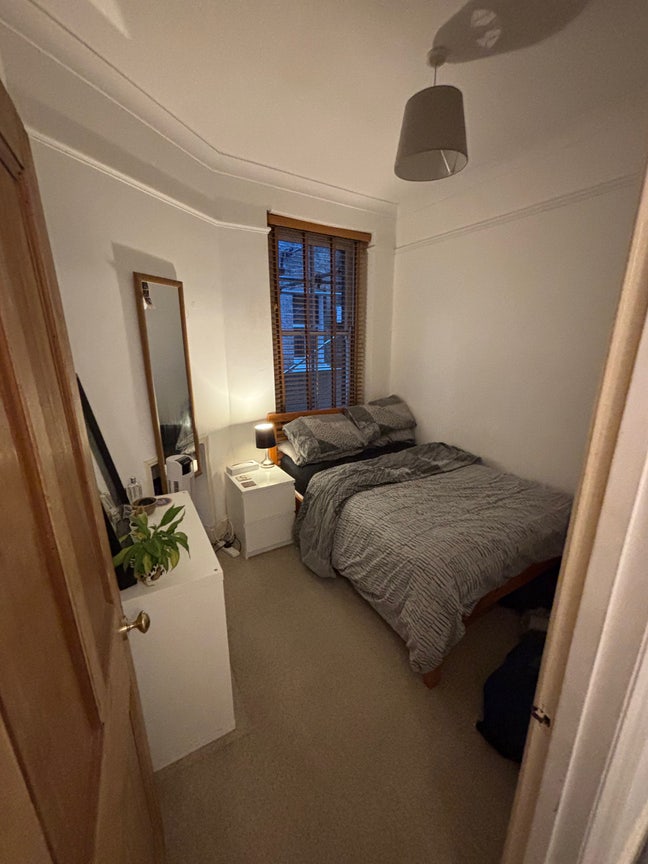 Double bedroom with separate office in Balham Main Photo