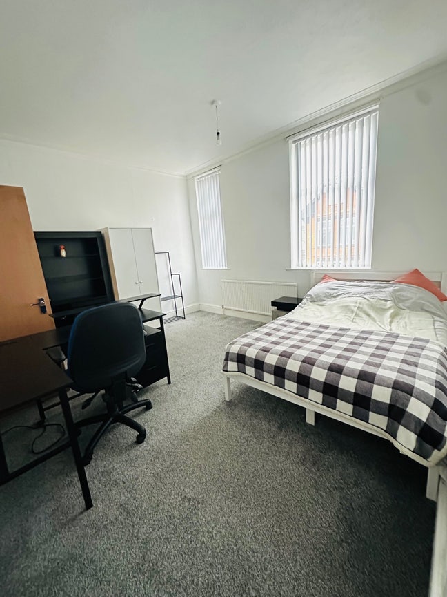 Large Townhouse in a Great  Location  Main Photo