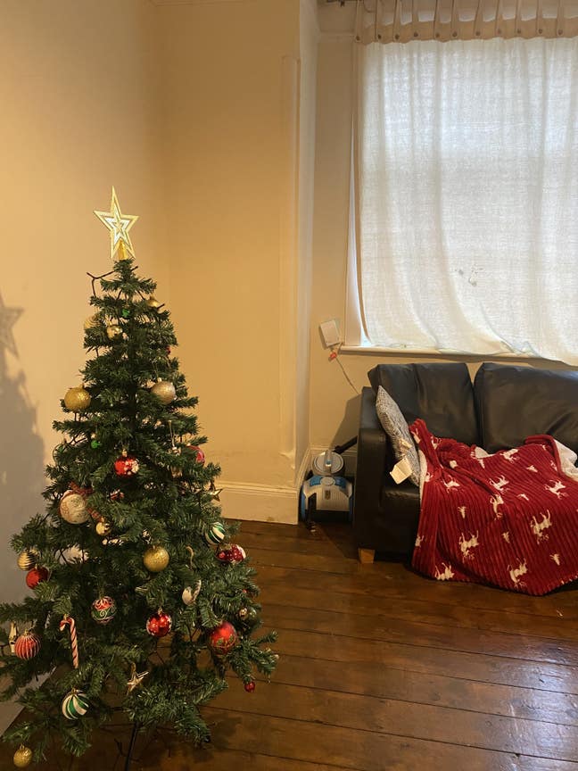 One bedroom available for a 4 bed student house Main Photo