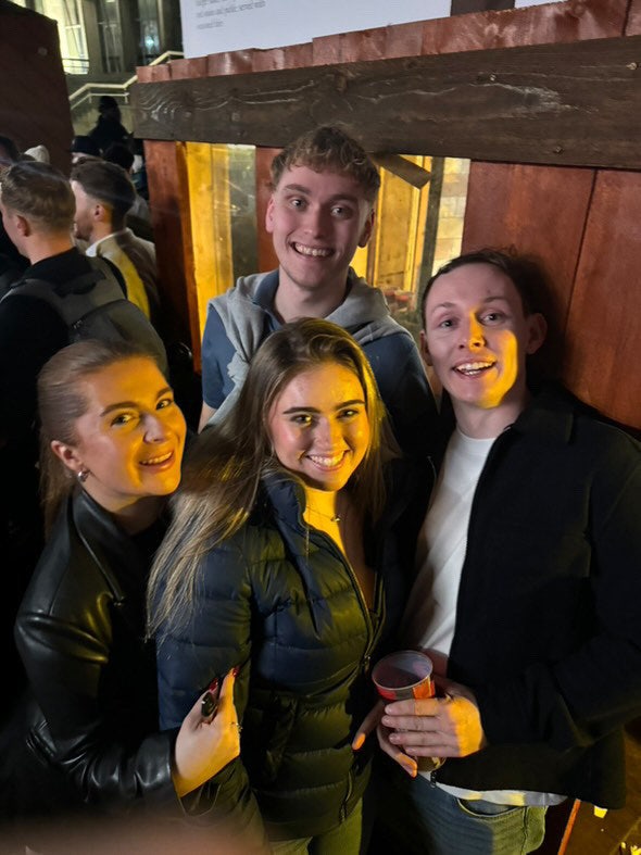 Professional (23) wanting buddy up in City Centre Main Photo