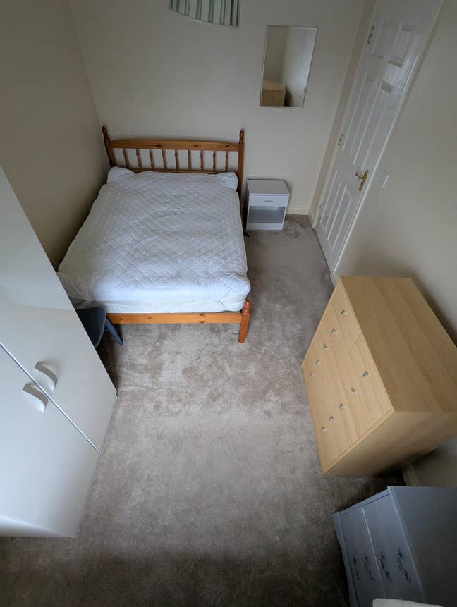 Double room available with separate bathroom Main Photo