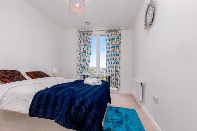 Modern Built Double Room – E14 🏠 Poplar w/ Gym Main Photo