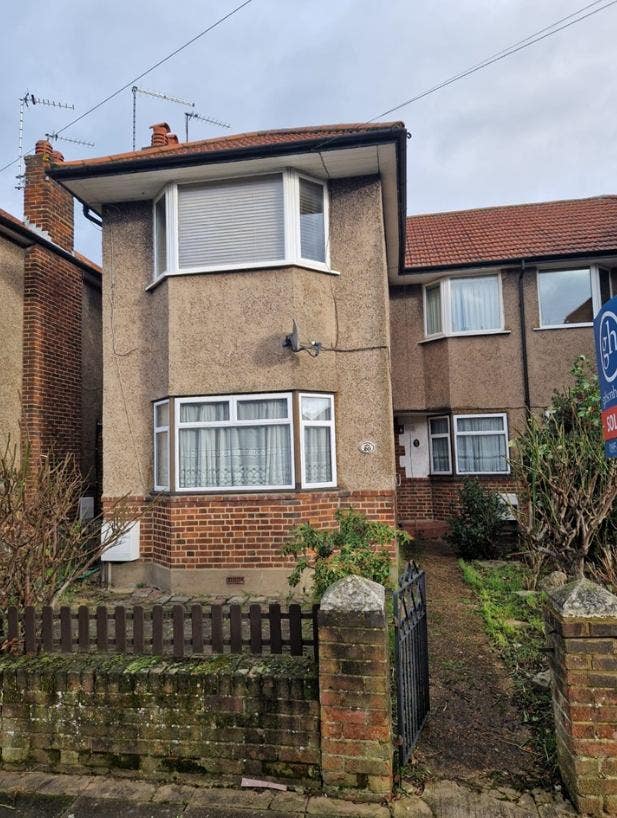 2 Bed Maisonette, Berkley Close, HA4 Main Photo