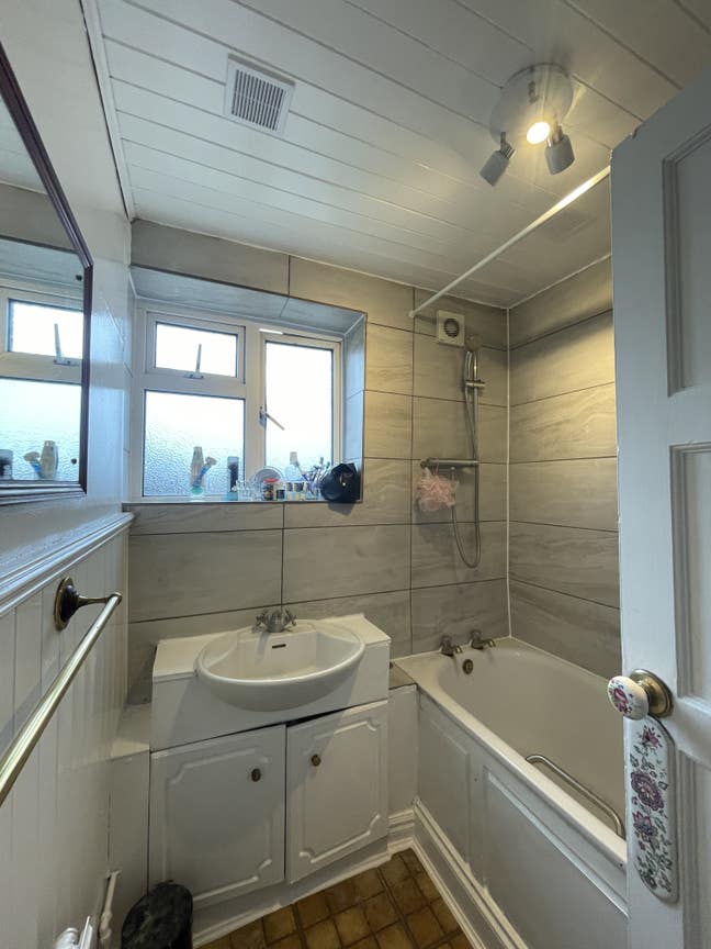 Bright double room, friendly flat, Shepherds Bush Main Photo