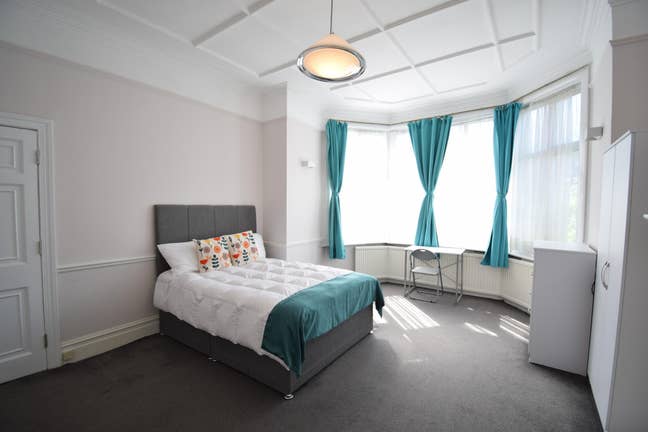 Cosy Room in Clean, Quiet Home! Main Photo