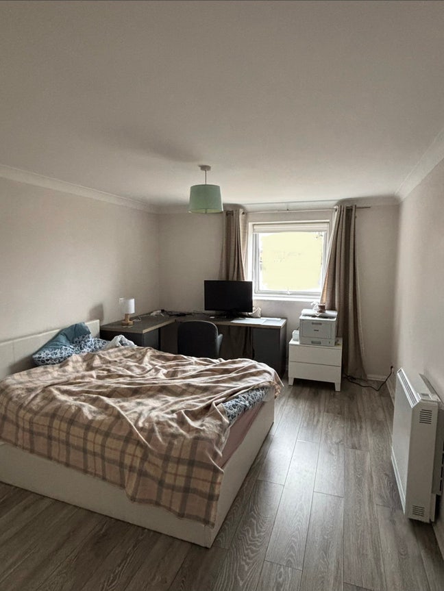 Double bedroom in Limehouse  Main Photo