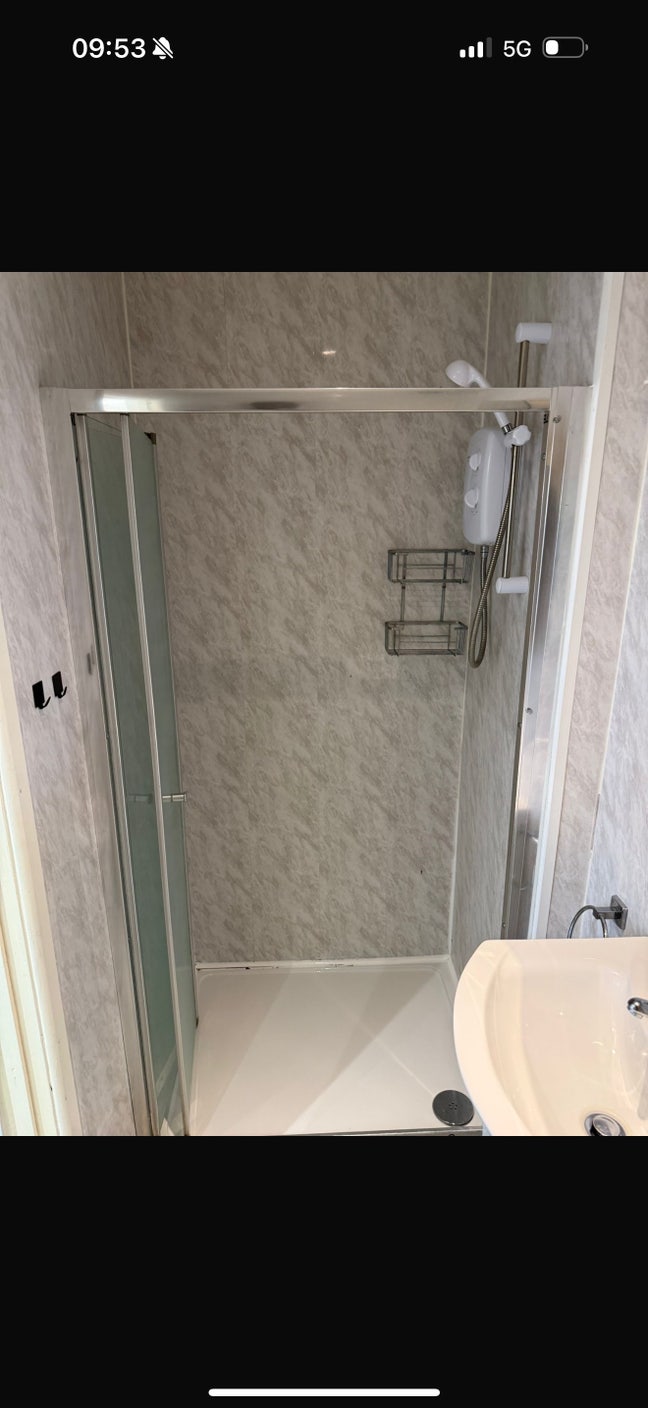 Modern room - ensuite room - nice landlord Main Photo