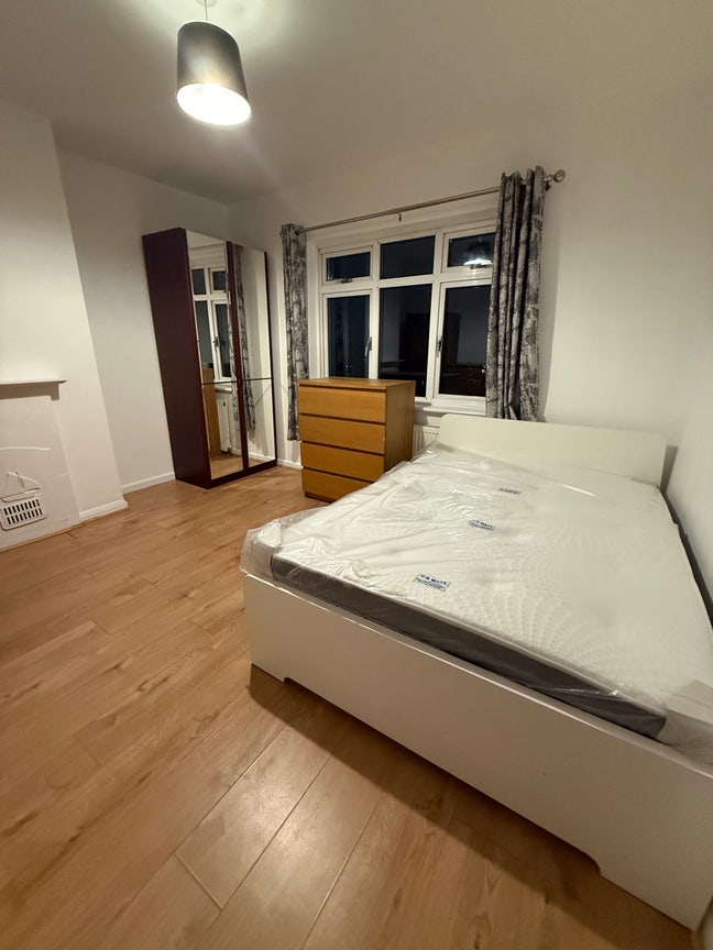 New Double room in Wood Green Main Photo
