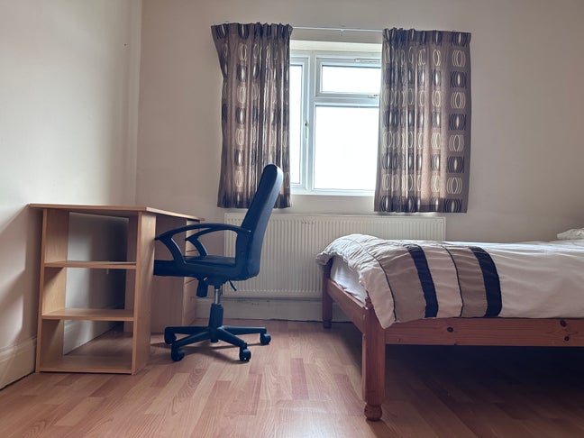 A Spacious Furnished Double Room in Hayes Main Photo