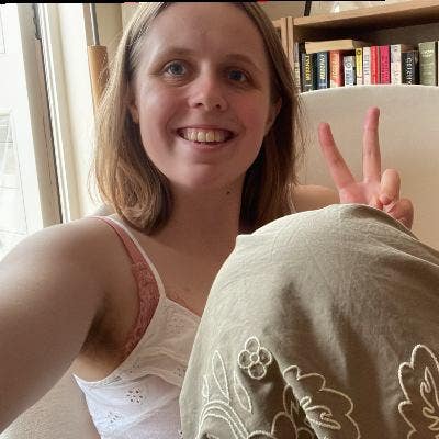 Professional Female seeks a single or double room Main Photo