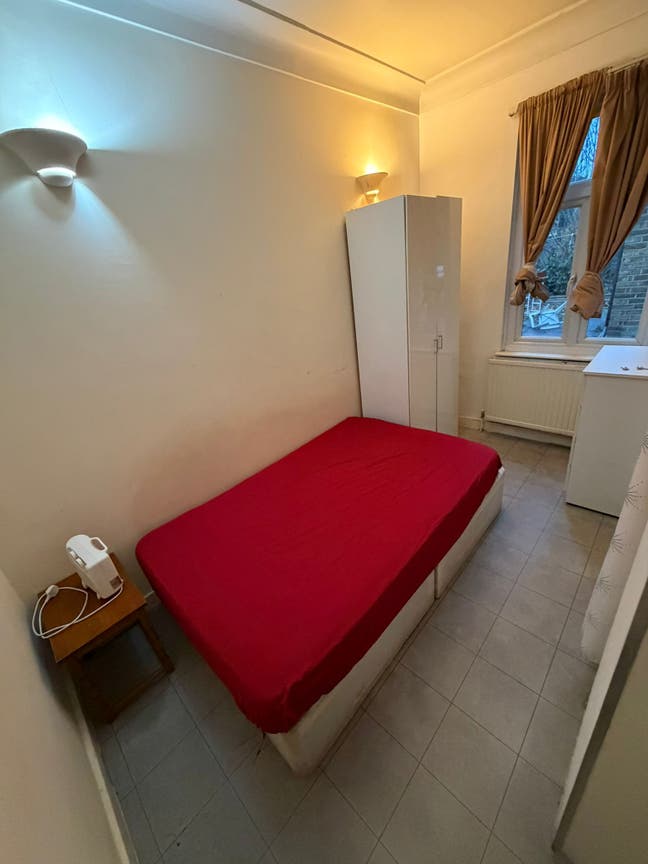 Dbl Ensuite Rm with &pound;450Deposit in  Woodgreen Main Photo