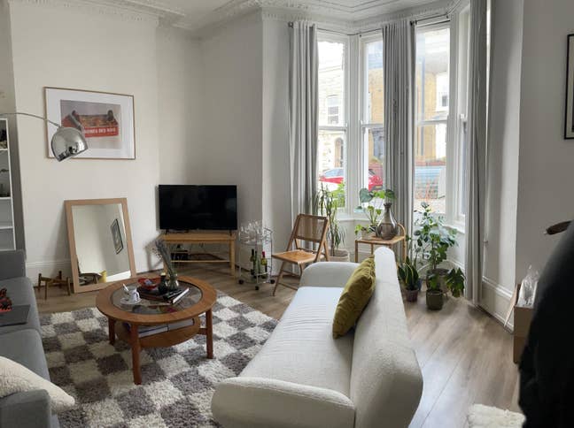 Girls Houseshare just of Chatsworth Road  Main Photo