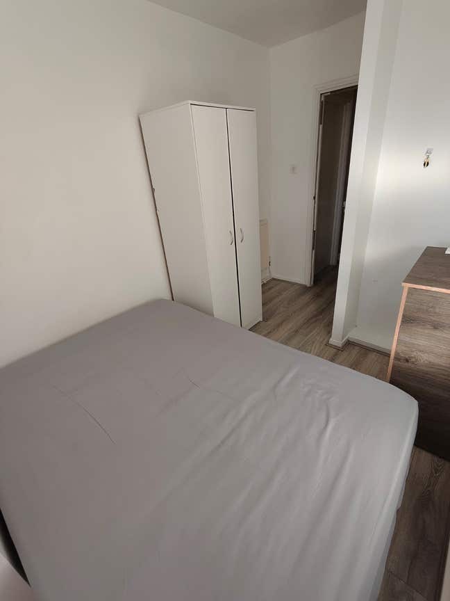 Single Rm with Dbl Bed Only &pound;350Deposit Main Photo