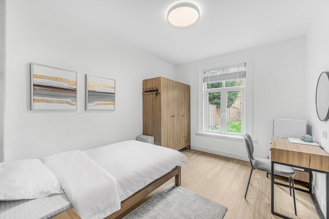 Double Bedroom, Mortlake Road, Richmond, TW9 Main Photo