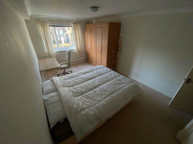 Spacious double bed/ensuite flatshare Main Photo