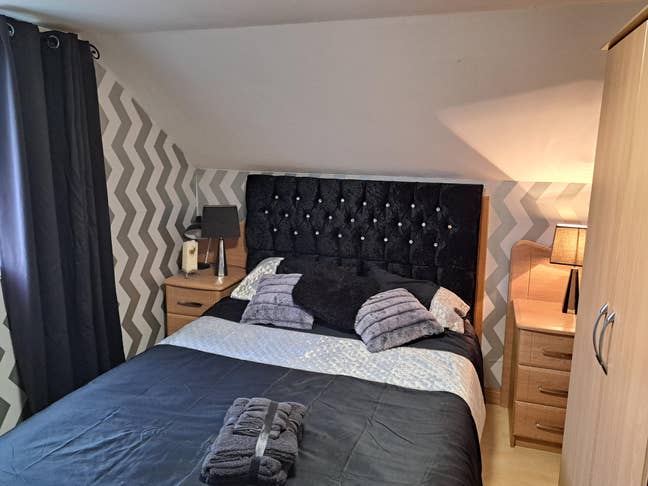 Self contained lovely room near New Deer Substati Main Photo