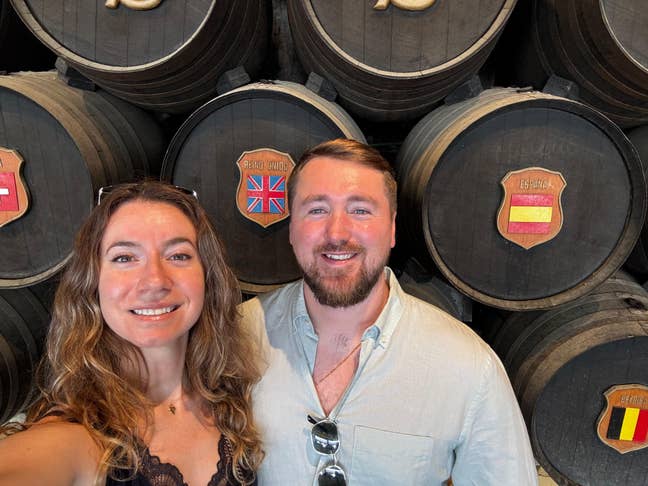 Couple looking for furnished flat to rent Main Photo