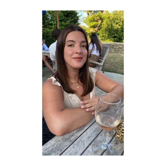 Creative professional looking for room/ housemate Main Photo